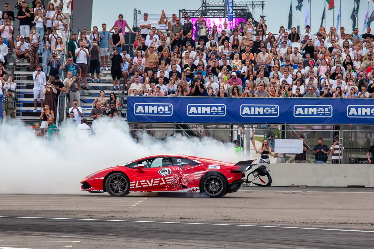 Lamborghini Huracán «Спартак» в дрифте перед трибунами